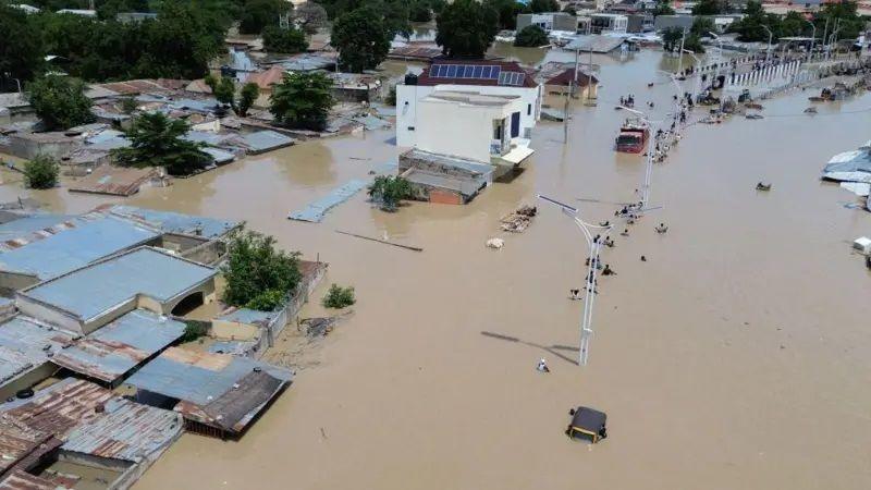 Foto show di level of damage di flood cause