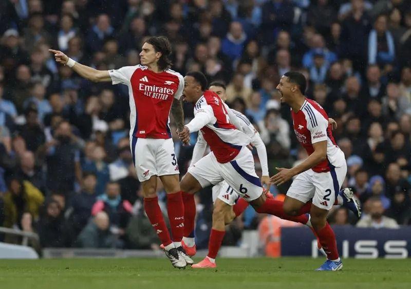 Arsenal celebrate goal against Manchester City