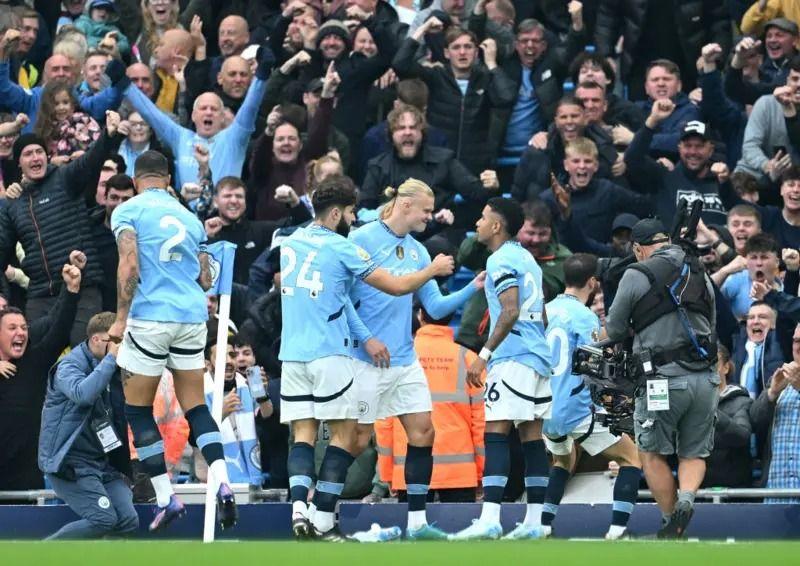 Manchester City celebrate goal against Arsenal