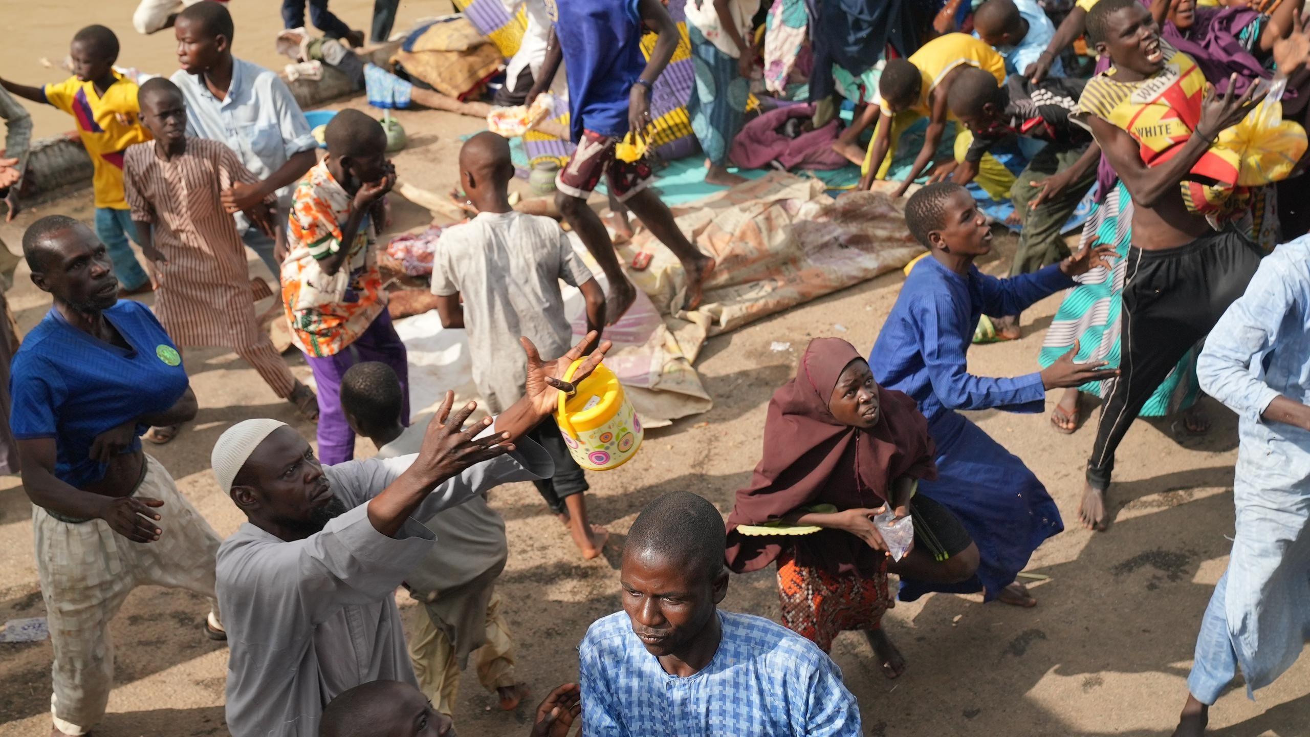 Pipo dey struggle for food relief items for one IDP camp for Maiduguri