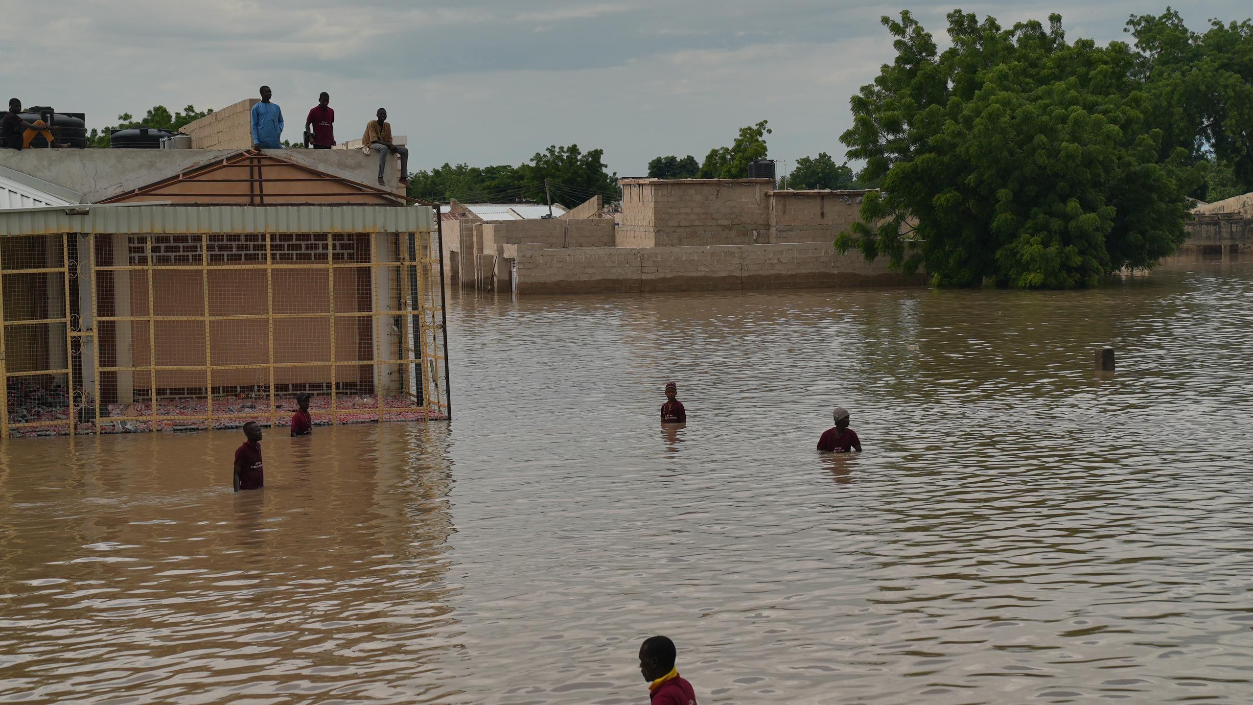 Pipo inside flood water for Maiduguri