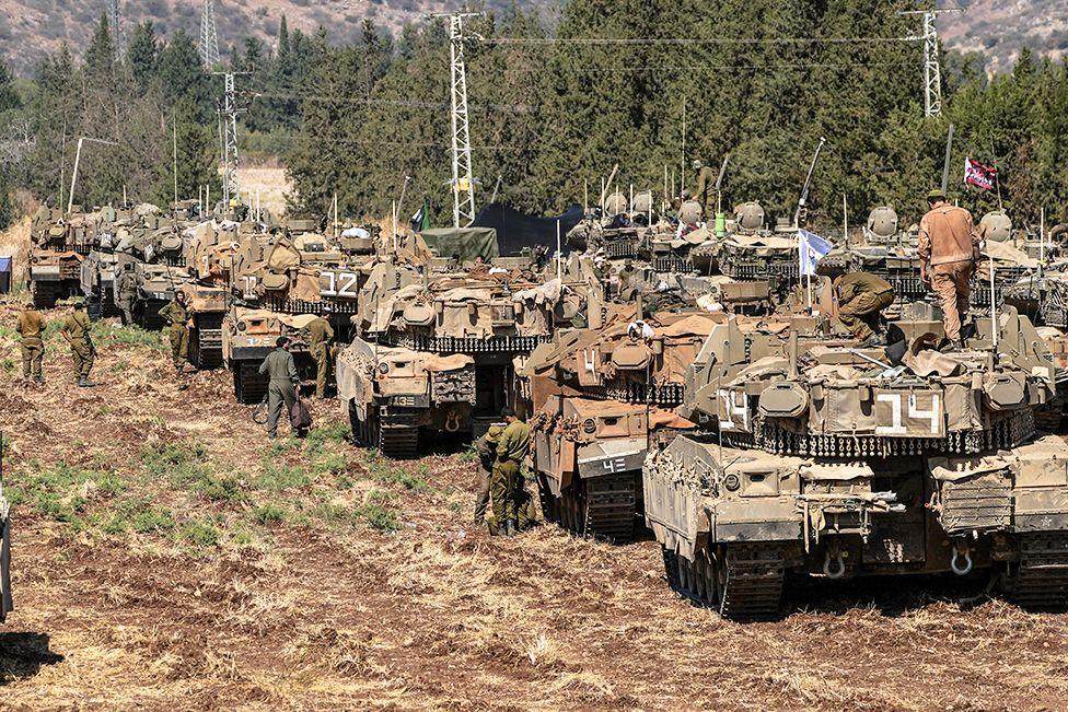 Columns of Israeli tanks for one undisclosed location for northern Israel, close to di border with Lebanon - 27 September 2024