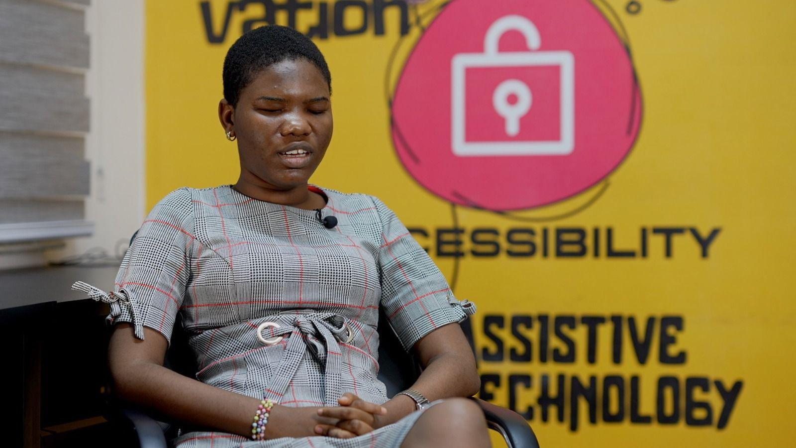 Foto of female blind coder, Fiyinoluwa Banjo