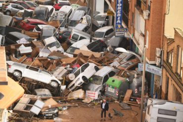 Shocking photos from Spain as floods kill more dan 200 pipo and more rains still dey expected